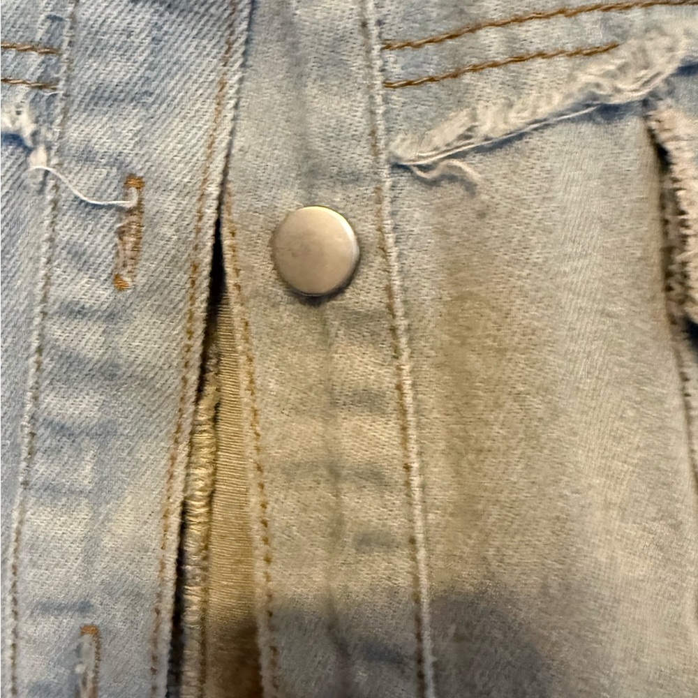 Light Wash Denim Button-Front Shirt Jacket - Light Blue Large POL - Picture 9 of 9